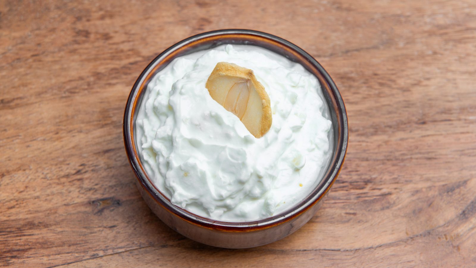 Mast-o-musir in a ceramic pot